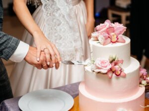 The Allure of the Fake Wedding Cake: A Modern Bridal Trend