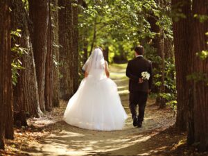 Casual Wedding Attire: A Guide to Looking Effortlessly Chic