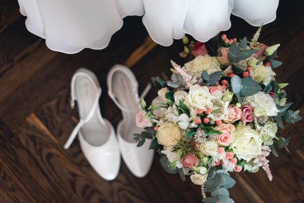 how to coordinate wedding party outfits
