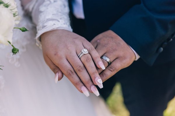 wedding band and engagement ring pairing