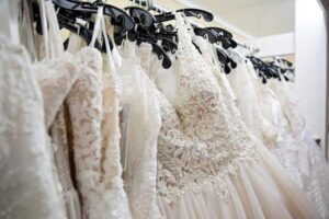 Who to Bring Wedding Dress Shopping for Helpful, Honest Feedback